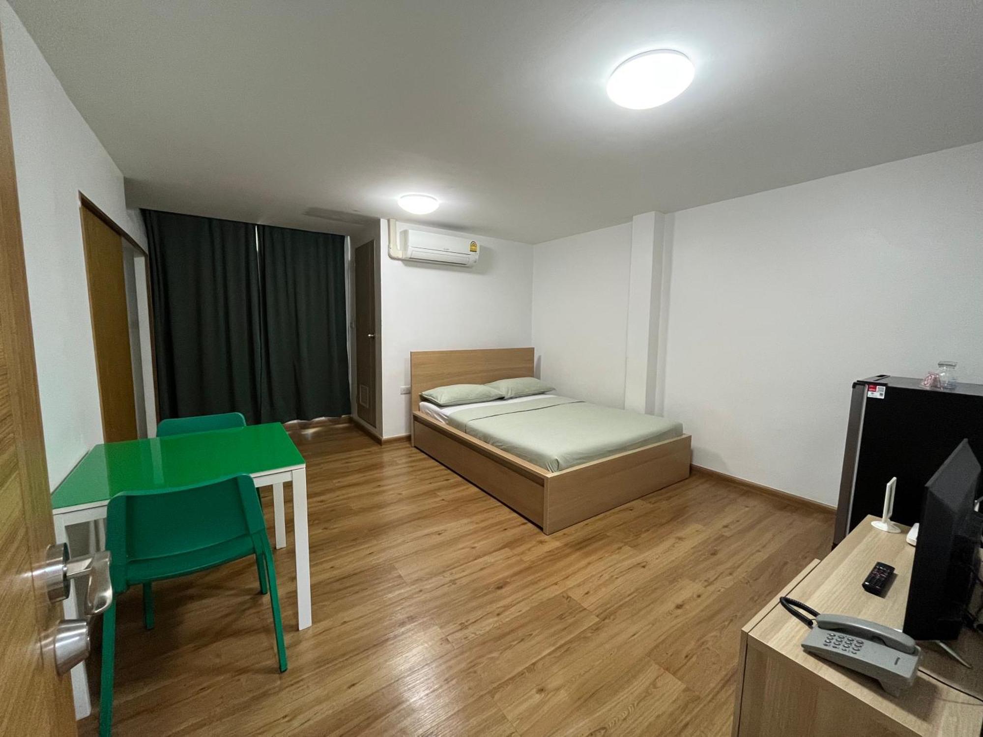Dao Jaras Fah Hometel ดาวจรัสฟ้าโฮมเทล Bangkok Extérieur photo